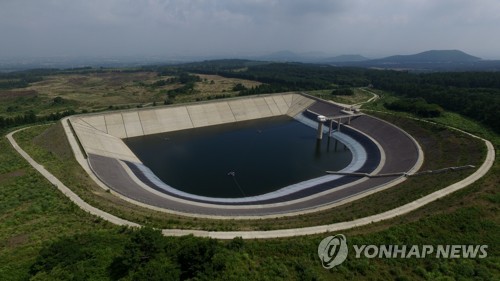 2017년 가뭄으로 말라가는 제주 상수원 [연합뉴스 자료사진]