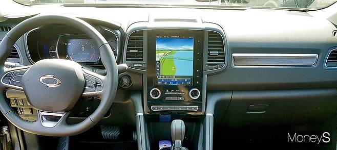 더 뉴 QM6 LPe 운전석. /사진=이지완 기자