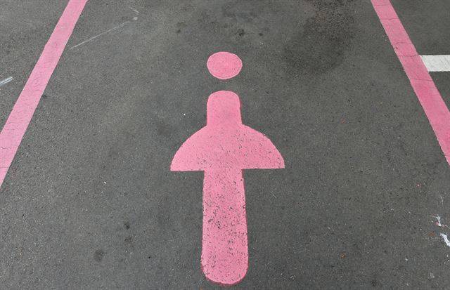 서울 종로구청 주차장에 설치된 여성우선주차장.