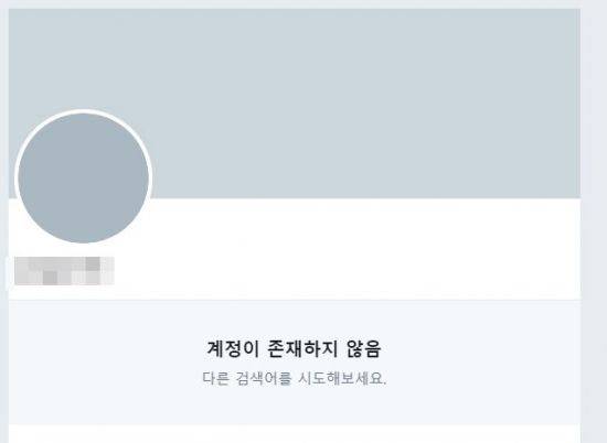 삭제된 트위터 계정. 해당 계정에는 모 대학 강의실에서 벌인 음란행위 사진 뿐만 아니라 다른 장소에서도 음란행위를 벌인 사진들이 다수 올라와 있었다. 사진=트위터 캡처