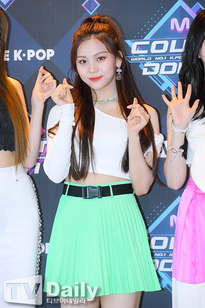 여자친구 엄지