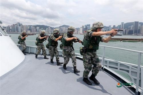홍콩 앞바다에서 훈련하는 인민해방군 [해방군보 홈페이지]