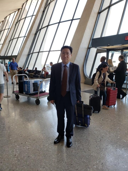 양정철 민주연구원장 양정철 민주연구원장이 방미 일정을 마치고 덜레스 공항 편으로 귀국길에 올랐다.