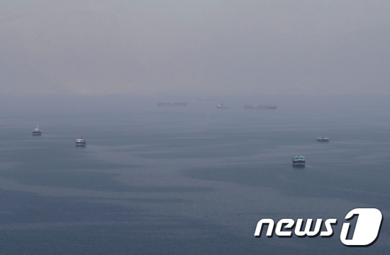 걸프만 호르무즈 해역을 통과하는 선박들(기사 내용과 무관함). © 로이터=뉴스1
