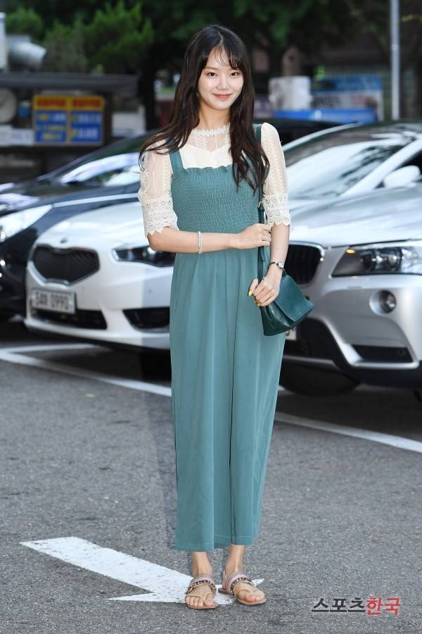 KBS2 월화드라마 '퍼퓸' 종방연에 향하고 있는 강민지. 사진=조은정 기자 new@hankooki.com