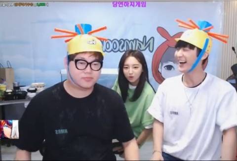 감스트(좌), 외질혜(중앙), NS남순(우). 방송화면 캡쳐