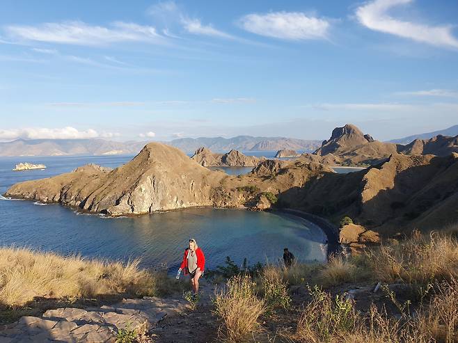 섬과 주변 바다 전망이 일품인 파다르 섬은 하이킹 명소로 통한다. 주변 바다에서 스노클링을 즐기는 사람도 많다. 최승표 기자