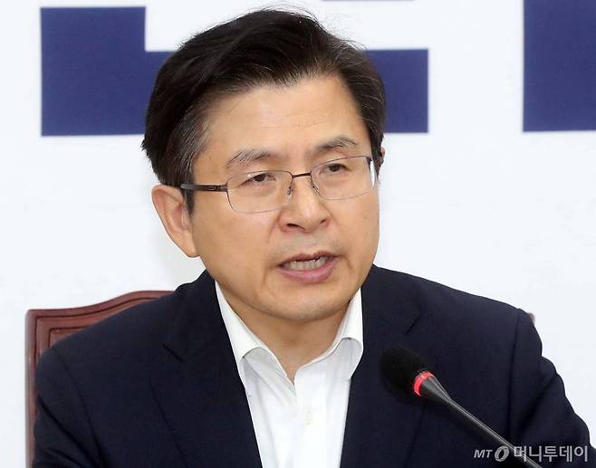 자유한국당 황교안 대표가 25일 오전 서울 여의도 국회에서 열린 최고위원회의에서 발언하고 있다. /사진=홍봉진 기자