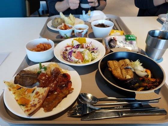 지난 4월 방문한 구글의 구내식당 메뉴. 김정민 기자