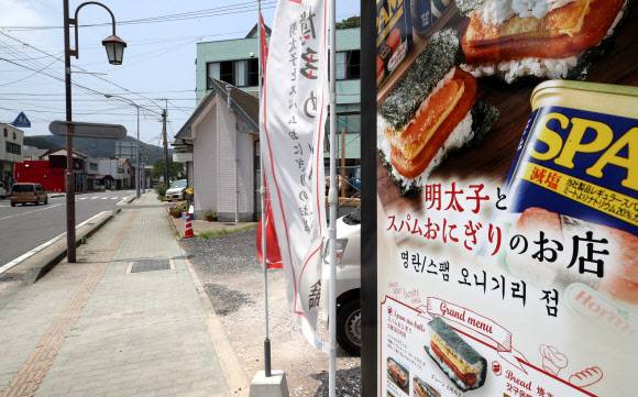 썰렁한 日 관광지 - 일본의 추가 경제보복으로 한국 내에서 일본 여행 거부 운동이 확산되는 가운데 지난 4일 대마도 히타카쓰 시내가 여름휴가 성수기임에도 한국 관광객 감소로 한산하다.대마도 연합뉴스 썰렁한 日 관광지 - 일본의 추가 경제보복으로 한국 내에서 일본 여행 거부 운동이 확산되는 가운데 지난 4일 대마도 히타카쓰 시내가 여름휴가 성수기임에도 한국 관광객 감소로 한산하다.대마도 연합뉴스