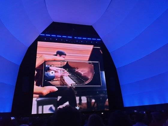 갤럭시 노트10의 '줌 인 마이크' 기능은 영상 촬영 시 줌 인한 부분의 소리를 키운다. 뉴욕=김정민 기자