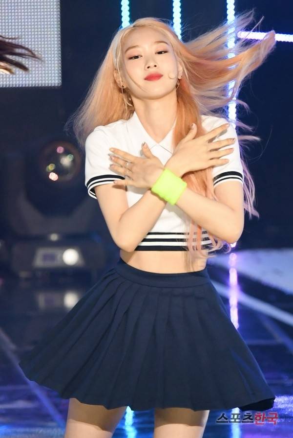 SBS MTV '더쇼' 생방송 무대에 오른 오마이걸 지호. 사진=조은정 기자 new@hankooki.com