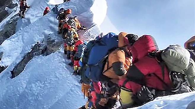 네팔 정부, 에베레스트 등반 제한 검토