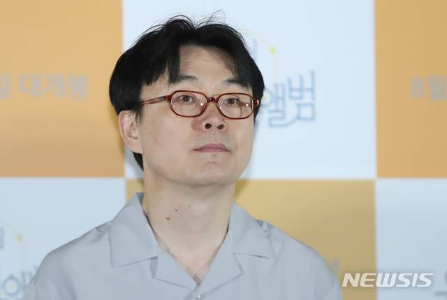 【서울=뉴시스】조수정 기자 = 정지우 감독이 영화 '유열의 음악앨범' 언론시사회가 열린 20일 오후 서울 이촌동 CGV용산아이파크몰에서 질문에 답하고 있다. 영화 '유열의 음악앨범'은 28일 개봉한다. 2019.08.20. chocrystal@newsis.com