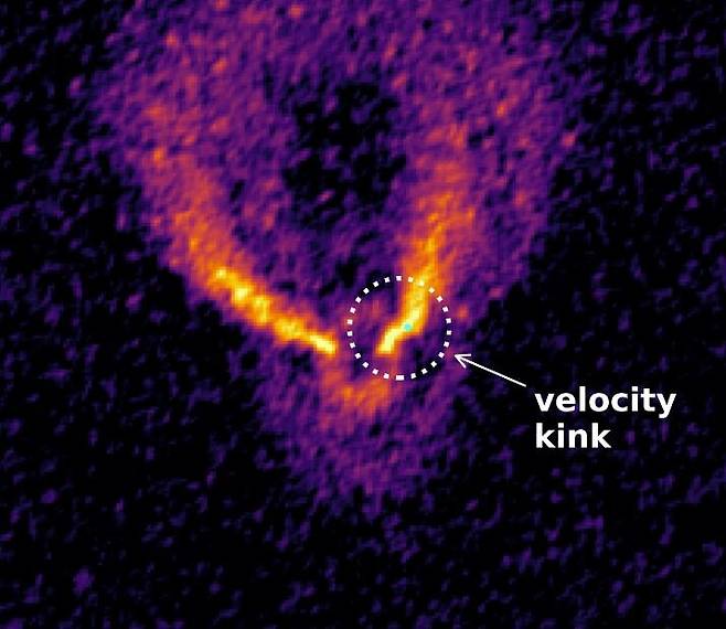 HD97048 주변의 가스와 먼지 디스크. 사진=ESO/ALMA