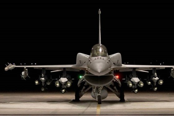 F-16V. 겉으로 봐선 기존 F-16과 큰 차이가 없다. 그러나 레이더와 전자장비는 최신형이다. [사진 록히드 마틴]
