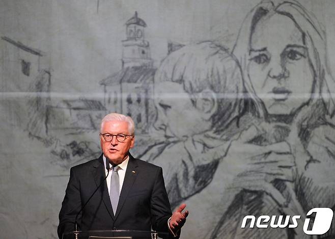 1일(현지시간) 폴란드 비엘룬에서 열린 제2차 세계대전 80주년 추모식 행사에 참석한 프랑크 발터 슈타인마이어 독일 대통령이 연설하고 있다. © AFP=뉴스1