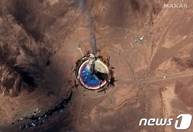 이란 북부 셈난주의 이람 호메이니 우주센터 발사장에서 29일(현지시간) 인공위성 발사체가 폭발했다. © 로이터=뉴스1