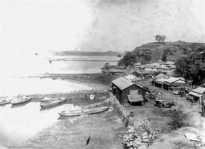 삼면이 바다로 둘러쌓인 사천왜성 전경(국립중앙박물관 제공)