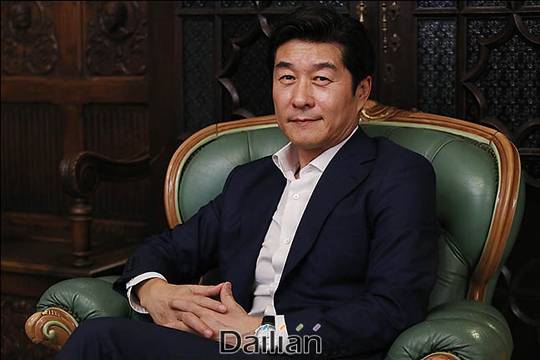 5일 오후 서울 종로구 삼청동의 한 카페에서 배우 김상중이 영화 '나쁜녀석들' 관련 인터뷰를 하기 전 포즈를 취하고 있다. ⓒ데일리안 류영주 기자