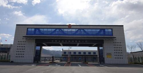 중국 지안 도로통상구 (지안=연합뉴스) 차병섭 특파원 = 8일 정식 개관한 중국 지린성 지안(集安) 도로통상구(公路口岸). 루빙(路兵) 지안시 위원회 부서기는 지안 도로통상구에 대해 "중국 동북 3성에서 면적·시설 규모가 가장 큰 통상구 중 하나가 될 것"이라고 말했다.bscha@yna.co.kr. 2019.04.08. (끝)