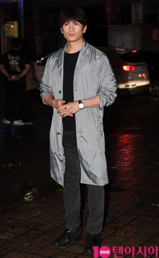 배우 지성이 7일 오후 서울 여의도 한 음식점에서 열린 SBS 금토드라마 ‘의사 요한’ 종방연에 참석하고 있다.