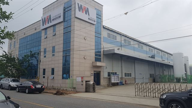 조국 법무부 장관 가족의 사모펀드 소유회사로 알려진 전북 군산시 소재 더블유에프엠(WFM) 군산공장 전경. WFM은 지난해 2월부터 2차전지 소재 양산에 착수했다. 군산=뉴시스