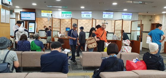 문케어 때문에 서울과 지방 병원의 양극화가 심해지고 있다. 지방 병원들은 잇달아 문을 닫고 있다고 호소한다. 사진은 서울의 한 대형 병원 장면. 이 사진은 기사의 특정 내용과 무관함.   장세정 기자