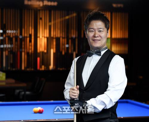 프로당구 PBA 1부리그 홍문기 프로가 최근 서울 서초구 롤링스톤당구클럽에서 스포츠서울과 인터뷰한 뒤 포즈를 하고 있다. 최승섭기자 thunder@sportsseoul.com