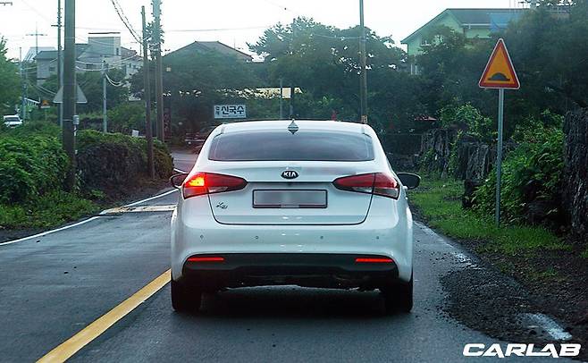 후미등이 제대로 점등되지 않는 렌터카 사례