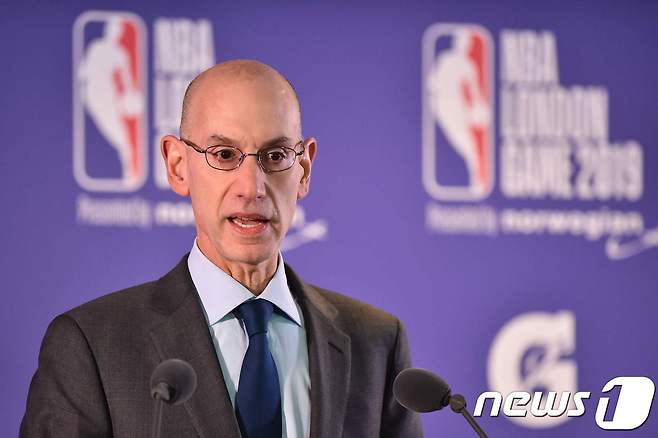 아담 실버 NBA 커미셔너가 홍콩 관련 문제와 관련 기자회견을 하고 있다. © AFP=뉴스1 © News1 박형기 기자