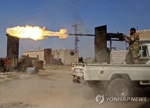 터키가 지원하는 시리아 무장조직이 쿠르드족과 전투하고 있다. [AFP=연합뉴스]