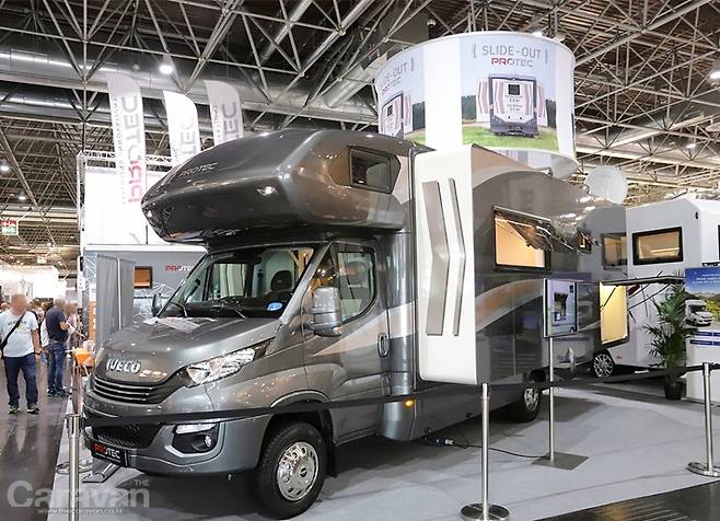 PROTEC이 만든 양면 확장형 모터홈, Q18 CLASSIC/LASSIC PLUS