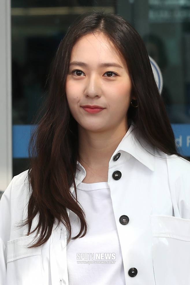 ▲ 故 설리의 장레절차를 함께한 크리스탈. ⓒ곽혜미 기자