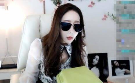 ▲ 하나경이 '데이트 폭력 30대 여배우'로 지목된 것에 대해 언급했다. 아프리카 TV 방송화면 캡처