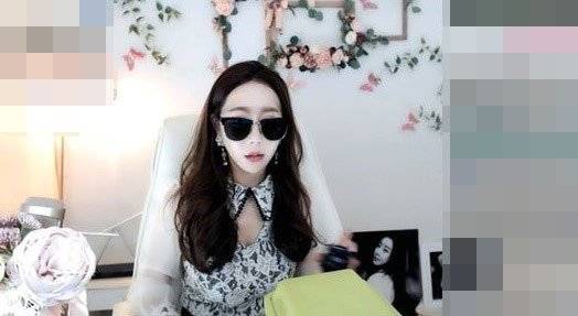 ▲ 하나경이 '데이트 폭력 30대 여배우'로 지목된 것에 대해 언급했다. 아프리카 TV 방송화면 캡처