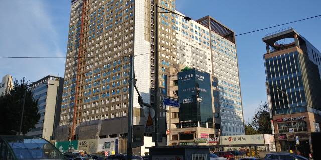 2020년 4월 준공을 앞두고 임차인 모집중인 서교동 역세권 청년주택 근린생활시설 현장. 사진제공=상가의신