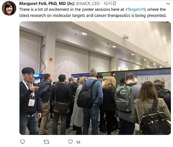 미국암학회(AACR) 대표인 마가렛 포티 박사는 보로노이 포스터 발표장 사진을 트위터에 올리며 놀라움을 표했다.