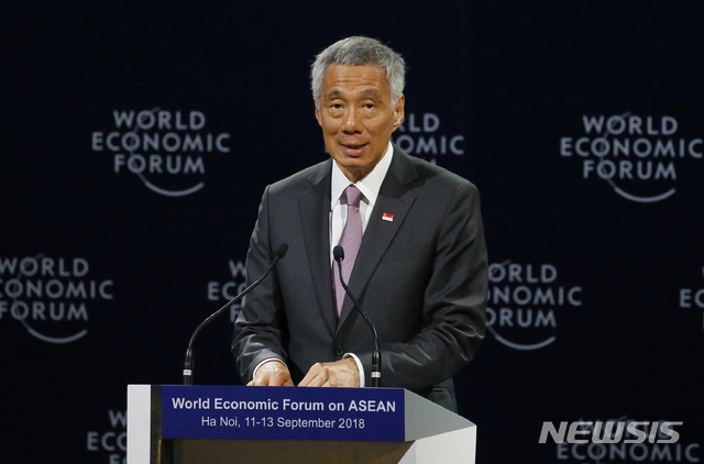 【하노이(베트남)=AP/뉴시스】리셴룽(李顯龍) 싱가포르 총리가 지난해 9월12일 베트남 하노이에서 열린 아세안 세계경제포럼(WEF)에서 개막연설을 하고 있다. 2018.11.11