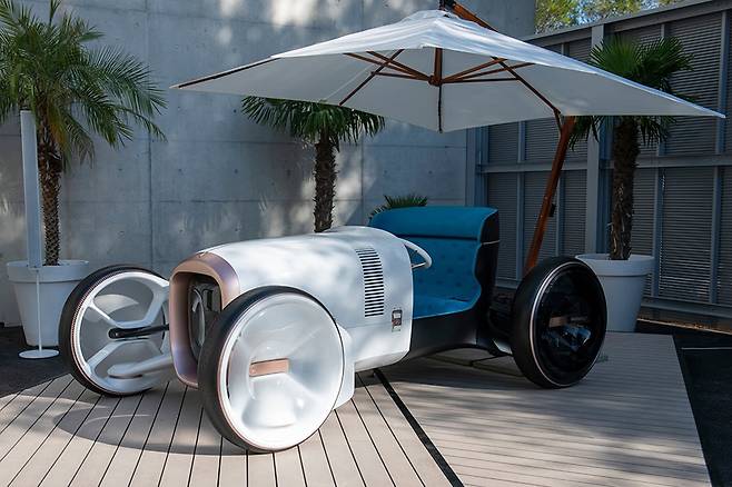 메르세데스-벤츠가 비전 메르세데스 심플렉스를 공개했다.