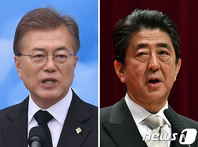 문재인 대통령(왼쪽)과 아베 신조 일본 총리 <자료사진> © AFP=뉴스1