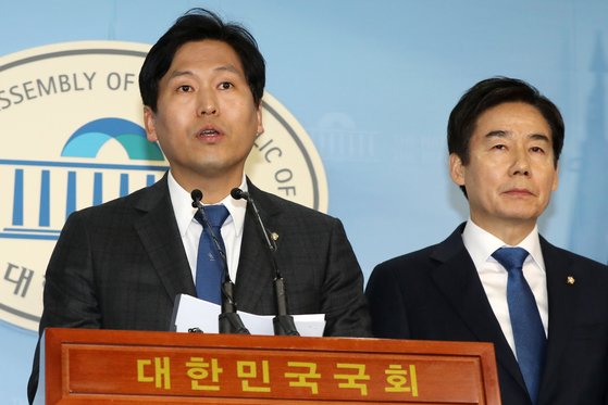 무소속 손금주 의원과 이용호 의원(오른쪽) [뉴스1]