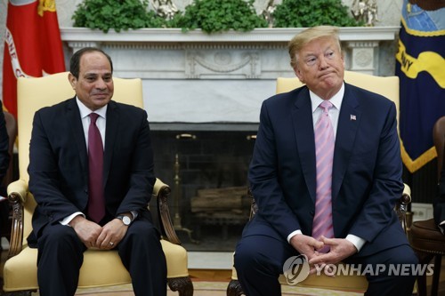 도널드 트럼프(오른쪽) 미국 대통령과 압델 파타 엘시시 이집트 대통령[AP=연합뉴스 자료사진]
