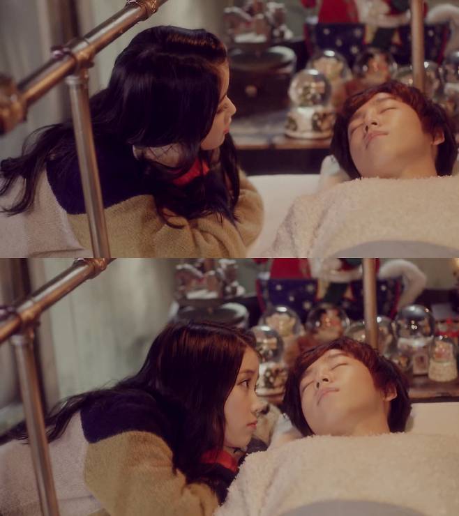 아이유 ‘너랑 나’ 뮤직비디오 속 아이유, 이현우