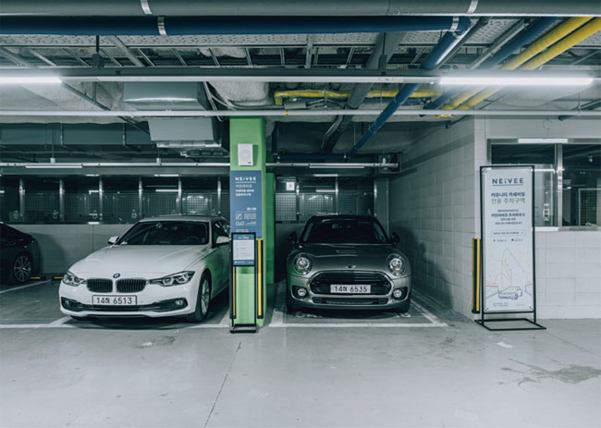 트리하우스 지하 주차장에서 차량 구독 서비스를 이용할 수 있다. 스타트업 네이비가 제공하는 공유 차량./ 리베토 제공