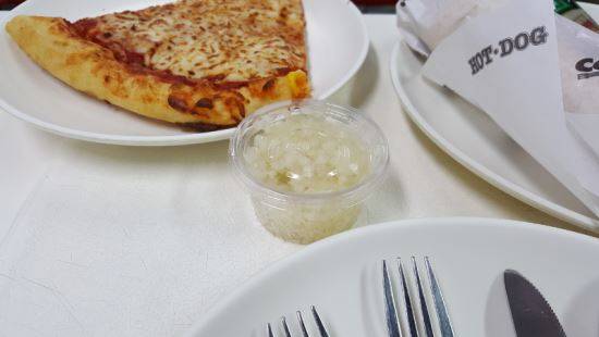 코스트코가 양파를 일회용 용기에 담아 제공하고 있다. 커뮤니티 캡처