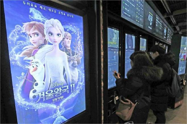 디즈니 애니메이션 '겨울왕국2'가 개봉 17일째 만에 1천만 관객을 돌파했다. (사진제공=연합뉴스)