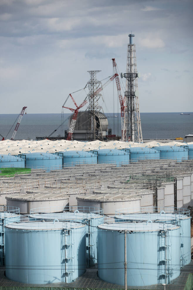 △후쿠시마 원전 사고로 방출된 오염수를 한차례 처리한 물을 보관하는 탱크 [사진=AFP제공]