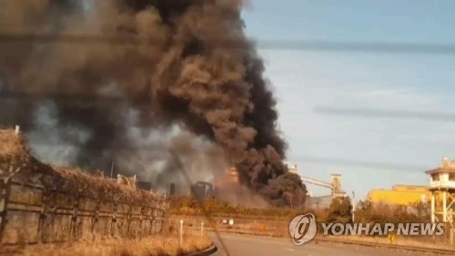 포스코 광양제철소서 폭발사고…5명 부상 [독자 제공]