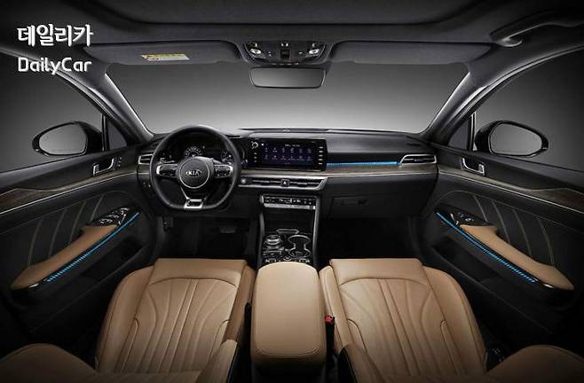 3세대 K5 (수평적 인상 강조된 인스트루먼트 패널)